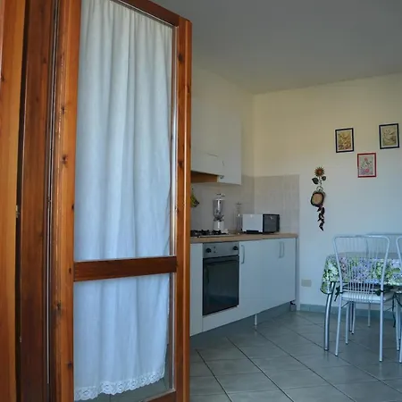 Trilocale Con Ampia Terrazza Con Vista Mare A 1,5 Km Dalle Spiagge Budoni Fbu-bald01 Tanaunella